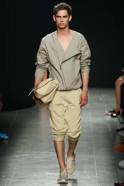 Look 30